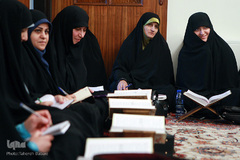 تجلیل شاگردان از مقام معلم قرآن
