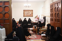 تجلیل شاگردان از مقام معلم قرآن
