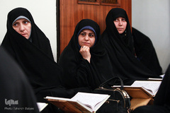 تجلیل شاگردان از مقام معلم قرآن
