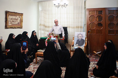 تجلیل شاگردان از مقام معلم قرآن
