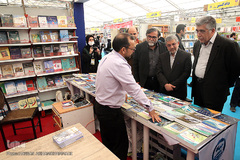  بازدید حمید رضا طیبی، رییس جهاد دانشگاهی از سی امین نمایشگاه بین المللی کتاب تهران