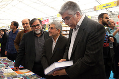  بازدید حمید رضا طیبی، رییس جهاد دانشگاهی از سی امین نمایشگاه بین المللی کتاب تهران