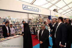  بازدید حمید رضا طیبی، رییس جهاد دانشگاهی از سی امین نمایشگاه بین المللی کتاب تهران