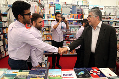  بازدید حمید رضا طیبی، رییس جهاد دانشگاهی از سی امین نمایشگاه بین المللی کتاب تهران