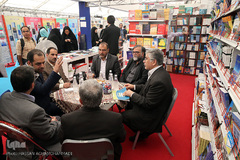  بازدید حمید رضا طیبی، رییس جهاد دانشگاهی از سی امین نمایشگاه بین المللی کتاب تهران
