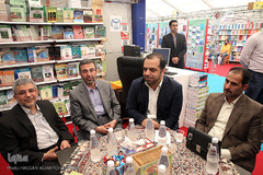  بازدید حمید رضا طیبی، رییس جهاد دانشگاهی از سی امین نمایشگاه بین المللی کتاب تهران