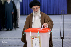 حضور حضرت آیت الله خامنه ای، رهبر معظم انقلاب پای صندوق اخذ رای