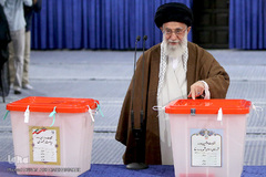 حضور حضرت آیت الله خامنه ای، رهبر معظم انقلاب پای صندوق اخذ رای