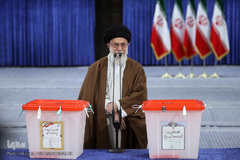 حضور حضرت آیت الله خامنه ای، رهبر معظم انقلاب پای صندوق اخذ رای