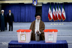 حضور حضرت آیت الله خامنه ای، رهبر معظم انقلاب پای صندوق اخذ رای