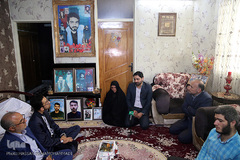 دیدار نمایندگان جامعه قرآنی با خانواده  شهید «مرتضی شکرانی»