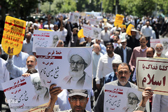 راهپیمایی نمازگزاران تهرانی در حمایت از شیخ عیسی قاسم، رهبر شیعیان بحرین