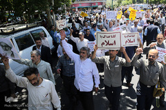 راهپیمایی نمازگزاران تهرانی در حمایت از شیخ عیسی قاسم، رهبر شیعیان بحرین