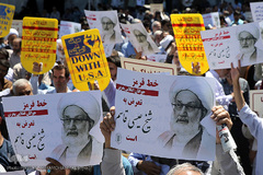 راهپیمایی نمازگزاران تهرانی در حمایت از شیخ عیسی قاسم، رهبر شیعیان بحرین