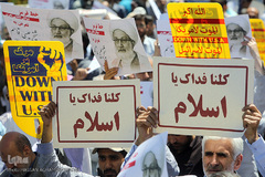 راهپیمایی نمازگزاران تهرانی در حمایت از شیخ عیسی قاسم، رهبر شیعیان بحرین