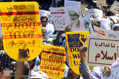 راهپیمایی نمازگزاران تهرانی در حمایت از شیخ عیسی قاسم، رهبر شیعیان بحرین