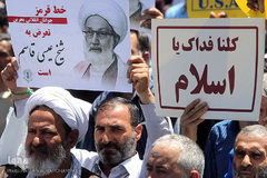 راهپیمایی نمازگزاران تهرانی در حمایت از شیخ عیسی قاسم، رهبر شیعیان بحرین