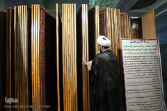 بزرگترین قرآن نوشته شده با طلق فشرده(آکرولیک) جهان در بیست‌وپنجمین نمایشگاه بین‌المللی قرآن کریم