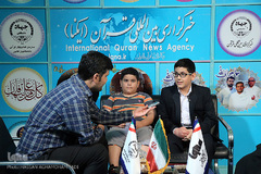 حضور حافظ قرآن نوجوان در غرفه ایکنا