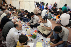 سفره افطار حضرت عبدالعظیم حسنی (ع)