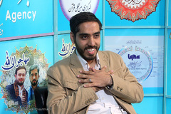 حضور هادی موحد امین، قاری بین‌المللی قرآن کریم در غرفه ایکنا