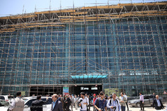 بازدید حجت‌الاسلام  قاضی عسکر، نماینده ولی فقیه در امور حج و زیارت از سالن در دست احداث ویژه حجاج فرودگاه امام خمینی(ره)