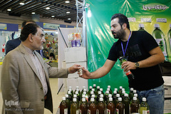 یحیی آل‌اسحاق، رئیس پیشین اتاق بازرگانی، صنایع، معادن و کشاورزی استان تهران در بازدید از نمایشگاه جامع تولیدات ملی 