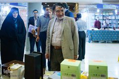 یحیی آل‌اسحاق، رئیس پیشین اتاق بازرگانی، صنایع، معادن و کشاورزی استان تهران در بازدید از نمایشگاه جامع تولیدات ملی 