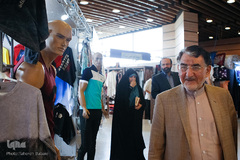 یحیی آل‌اسحاق، رئیس پیشین اتاق بازرگانی، صنایع، معادن و کشاورزی استان تهران در بازدید از نمایشگاه جامع تولیدات ملی 