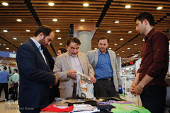 یحیی آل‌اسحاق، رئیس پیشین اتاق بازرگانی، صنایع، معادن و کشاورزی استان تهران در بازدید از نمایشگاه جامع تولیدات ملی 