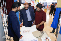 یحیی آل‌اسحاق، رئیس پیشین اتاق بازرگانی، صنایع، معادن و کشاورزی استان تهران در بازدید از نمایشگاه جامع تولیدات ملی 