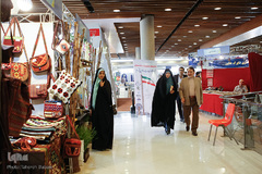 یحیی آل‌اسحاق، رئیس پیشین اتاق بازرگانی، صنایع، معادن و کشاورزی استان تهران در بازدید از نمایشگاه جامع تولیدات ملی 