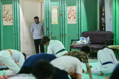 بچه ها در حال گرم کردن بدن