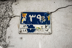 برچسب های تبلیغاتی تخلیه چاه و آژانس بر روی درب منازل