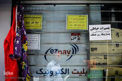 چسباندن پوسترهای تبلیغاتی بر روی کیوسک خدمات شهری الکترونیک