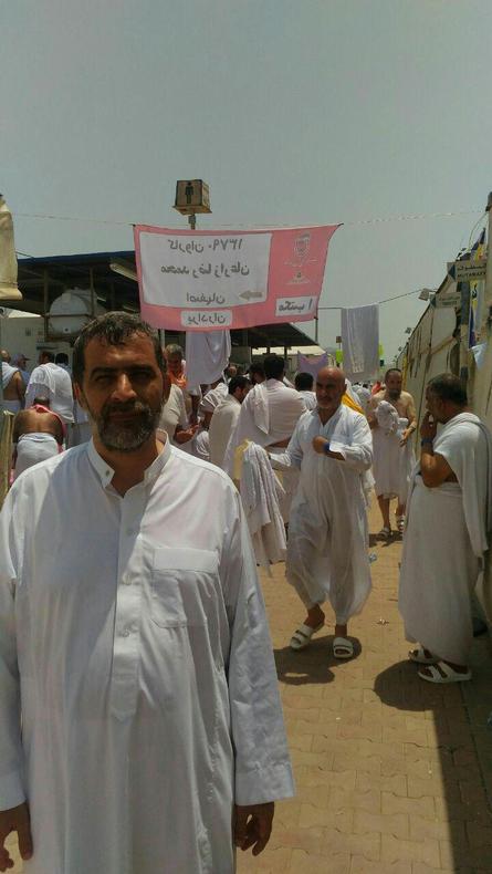 این هم خودمان که قربانی و تقصیر کردیم و بهمان لباس قبلی برگشتیم. راهروهای منا. 