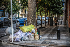 دفن فرهنگ زیر زباله های شهر