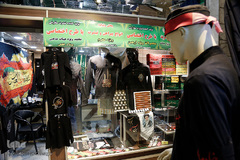 عرضه انواع لوازم هیات ها و ملزومات ماه محرم در بازار تهران