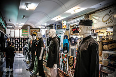 عرضه انواع لوازم هیات ها و ملزومات ماه محرم در بازار تهران