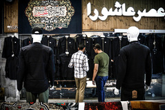 عرضه انواع لوازم هیات ها و ملزومات ماه محرم در بازار تهران