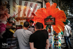 عرضه انواع لوازم هیات ها و ملزومات ماه محرم در بازار تهران