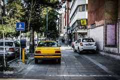 پارک خودرو در پیاده رو