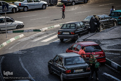 پارک غیر مجاز بر روی خط عابرین پیاده و بوجود آمدن مشکل در عبور و مرور عابرین