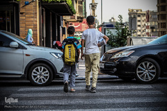 پارک غیر مجاز دو خودرو بر روی خط عابر پیاده