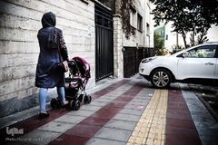 پارک خودرو در مسیر عابرین پیاده