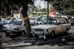 پارک خودرو در پیاده رو