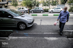 پارک خودرو در مسیر عابرین پیاده و پل