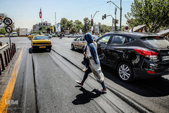 عبور غیر مجاز تاکسی متخلف از مسیر عبور اتوبوس شهری