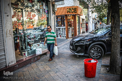 پارک خودرو در مسیر عابرین پیاده