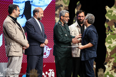 مراسم تجلیل از هنرمندان عرصه ایثار و شهادت